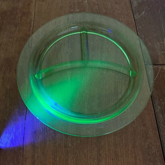 Depression Era‎ 10 1/4" divided compartment Dinner Plate Vaseline Uranium - Picture 1 of 7